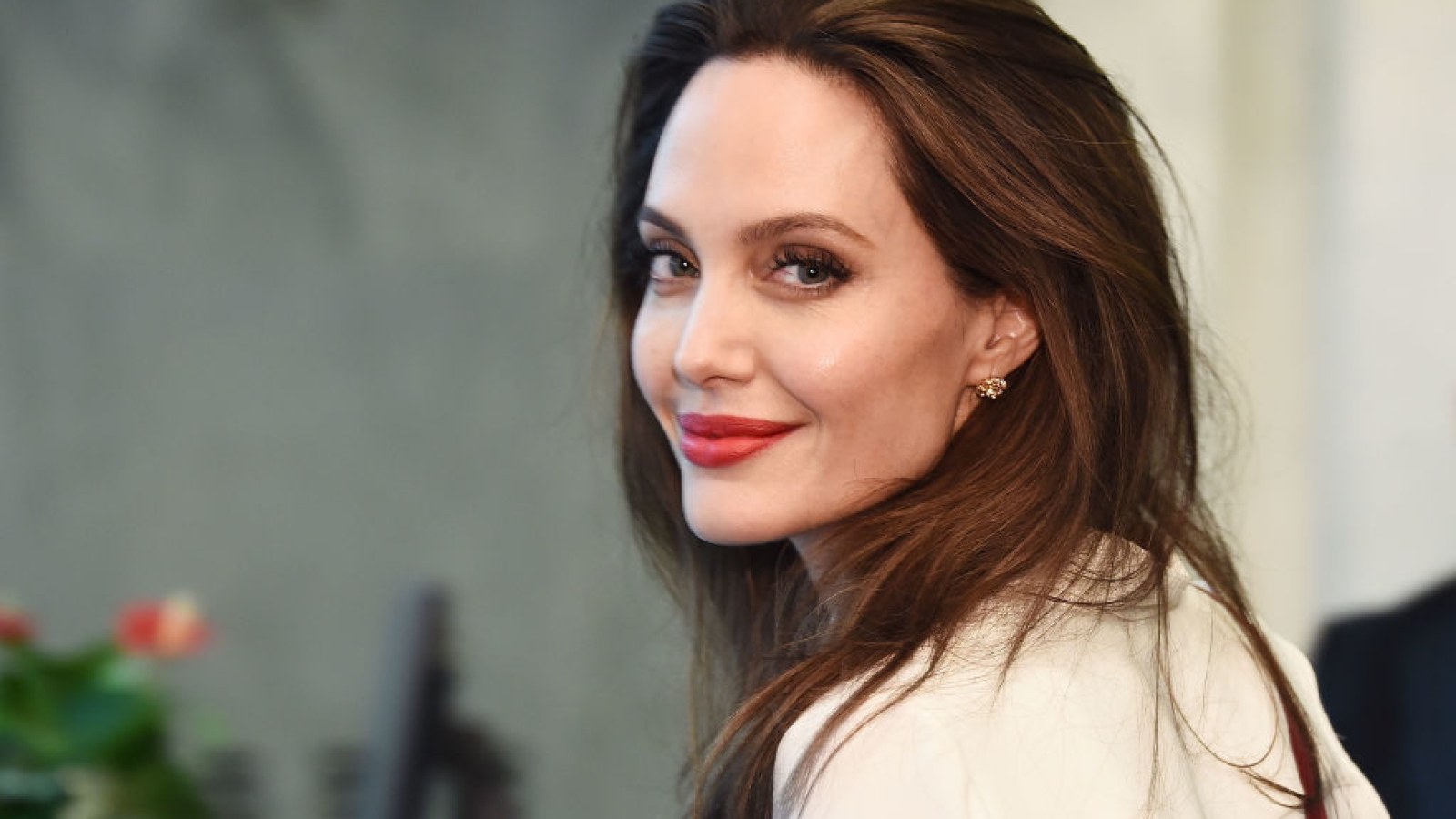 Angelina Jolie Doesn't Enjoy 'Singles Scene' In New York; Actress Is 'Impossibly Picky' And 'Paranoid': Report