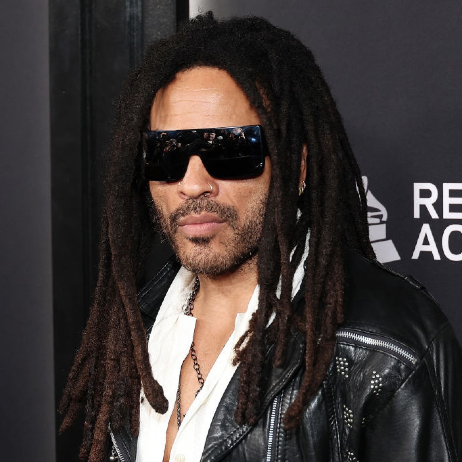 does lenny kravitz smoke cigarettes Lenny Kravitz Hired Someone Just To Roll His Joints; Was Smoking At 'Bob Marley Level' does lenny kravitz smoke cigarettes Lenny Kravitz Hired Someone Just To Roll His Joints; Was Smoking At 'Bob Marley Level'