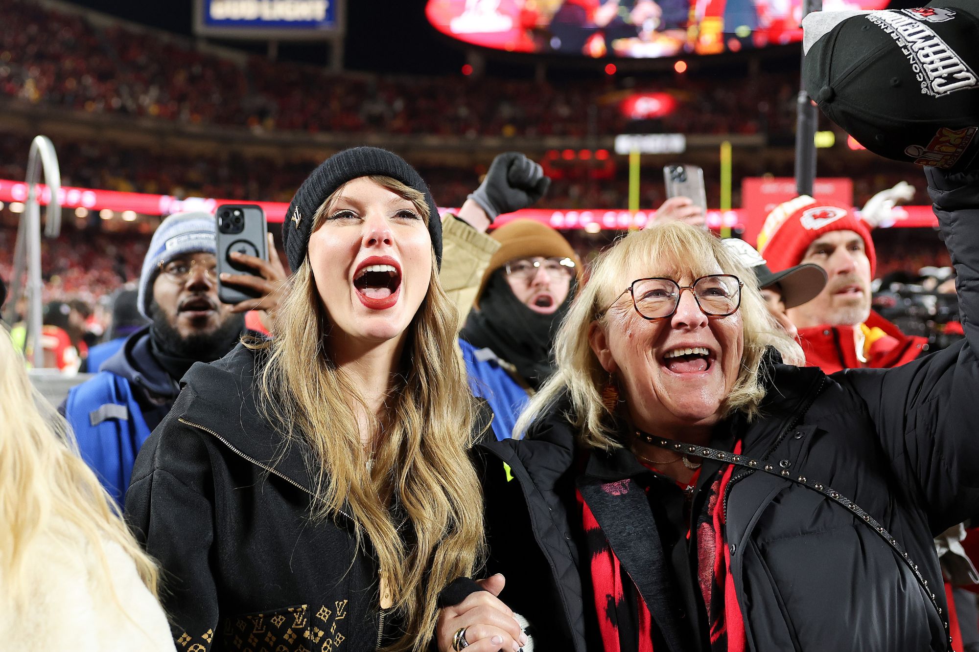 Taylor Swift Earns Rare Public Praise From Travis Kelce's Mom Donna ...