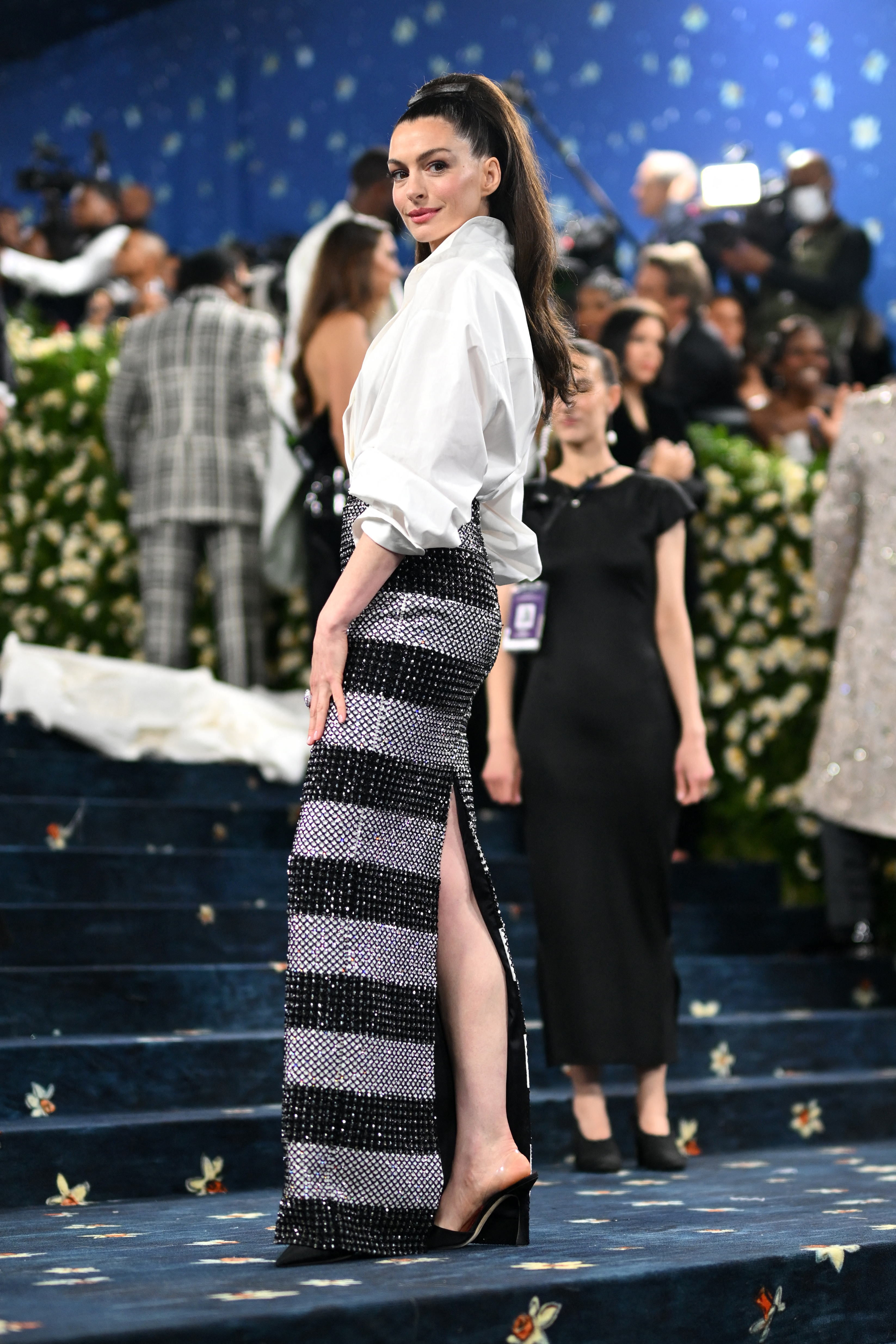 Met Gala 2025 Anne Hathaways Best Dresses Met Gala 2025 Anne Hathaways Best Dresses