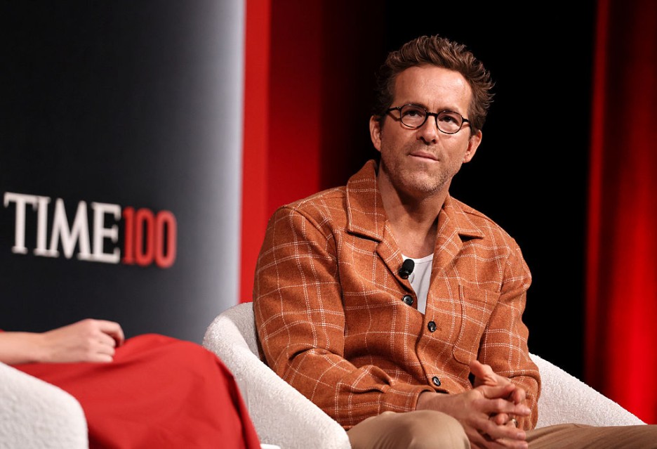Ryan Reynolds Brushes Off Questions About Travis Kelce’s Instagram Unfollow