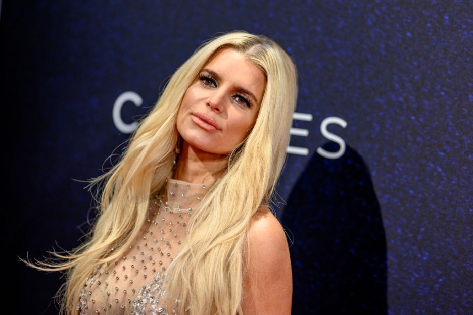 Jessica Simpson Expresses Pride for Jeremy Renner’s Memoir Following Flirty