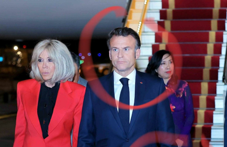 Caught on Camera: Brigitte Macron Shoves French President Emmanuel Macron