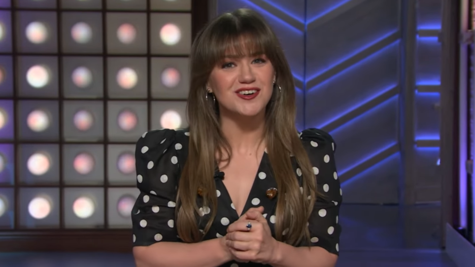 Kelly Clarkson to Return as Host for Tree-Lighting Event