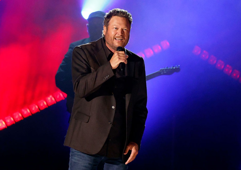 Blake Shelton Defends Pre-Recorded AMAs Set With Gwen Stefani