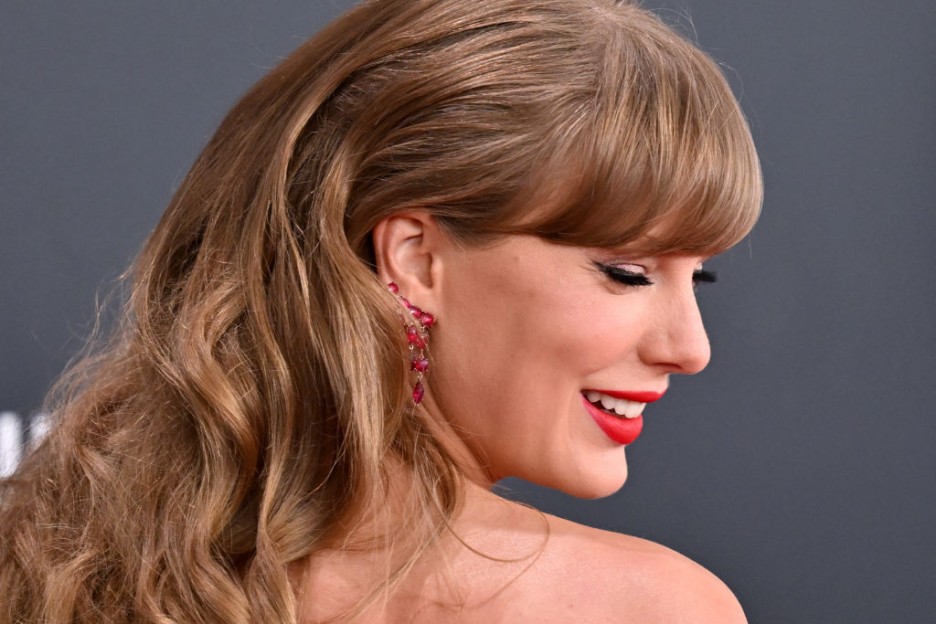 Taylor Swift and Tay Lautner Among Potential ‘DWTS’ Contestants, Says