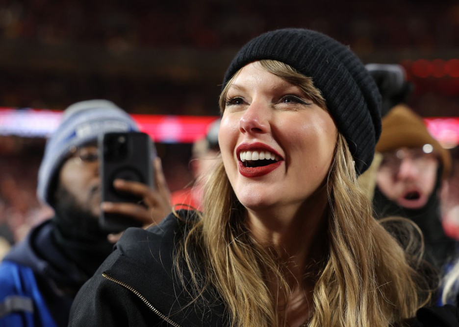 Taylor Swift Subtly Shouts Out Travis Kelce During Night Out