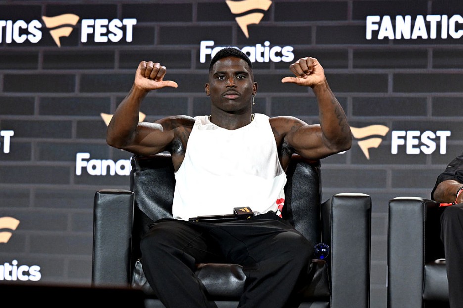 Tyreek Hill Accuses Estranged Wife Keeta of Stealing During Marriage