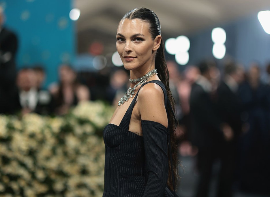 Leonardo DiCaprio’s Girlfriend Vittoria Ceretti Faces Dress Disaster at Jess