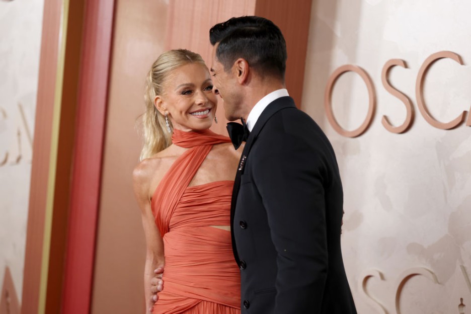 Kelly Ripa Says She’ll Never Get Naked Again If She