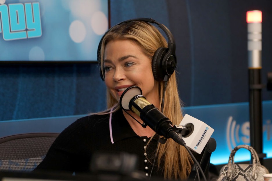 Denise Richards Seen Ringless Following Estranged Husband’s Explosive Allegations