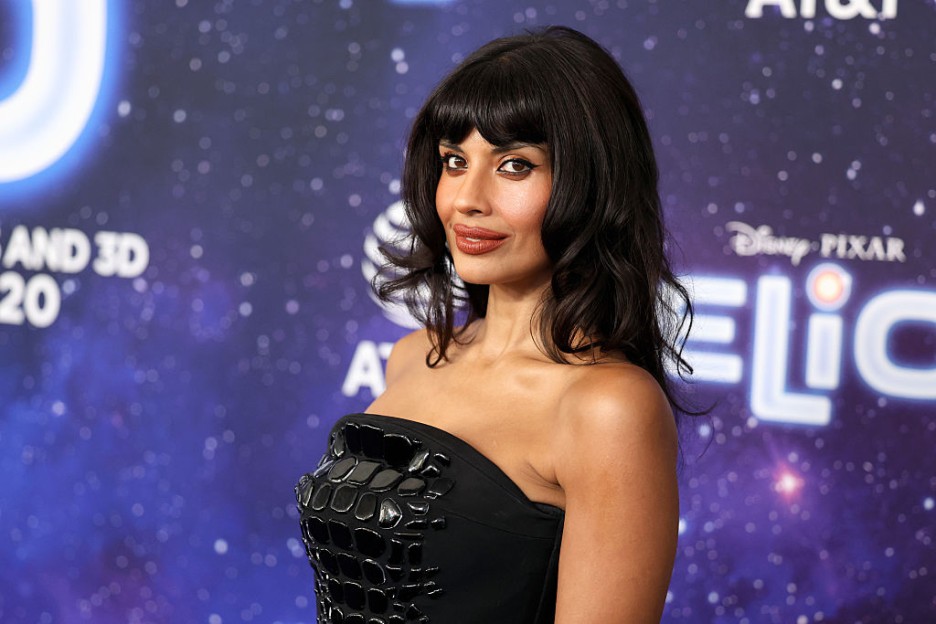 Jameela Jamil Blasts Serena Williams for Backing Controversial Weight Loss
