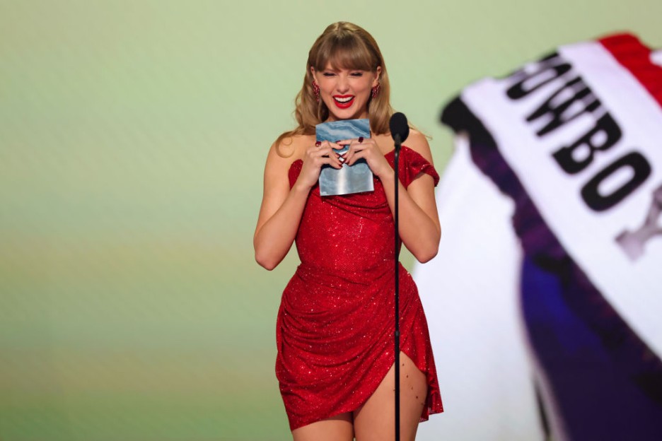 Taylor Swift Spends Mother’s Day With Travis Kelce’s Family at