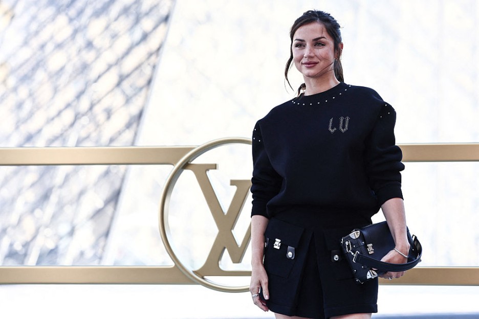 Ana de Armas Sparks Romance Rumors With Hunky Entrepreneur One