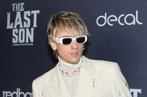 Machine Gun Kelly Reacts to Being Snubbed From White Rapper