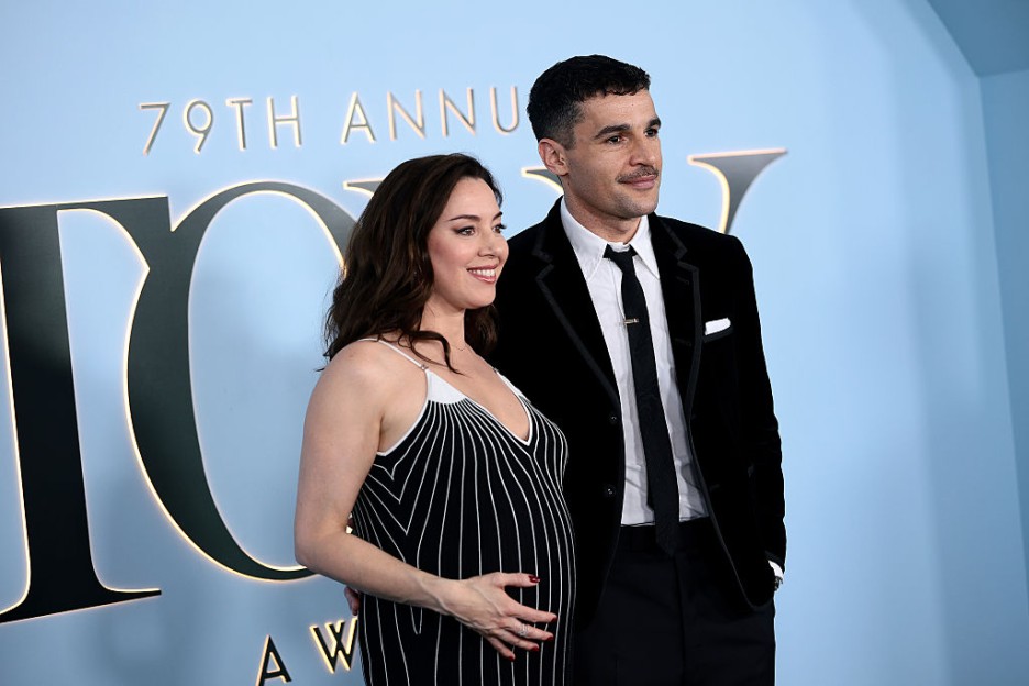 Aubrey Plaza Debuts Baby Bump Alongside Chris Abbott at 2026