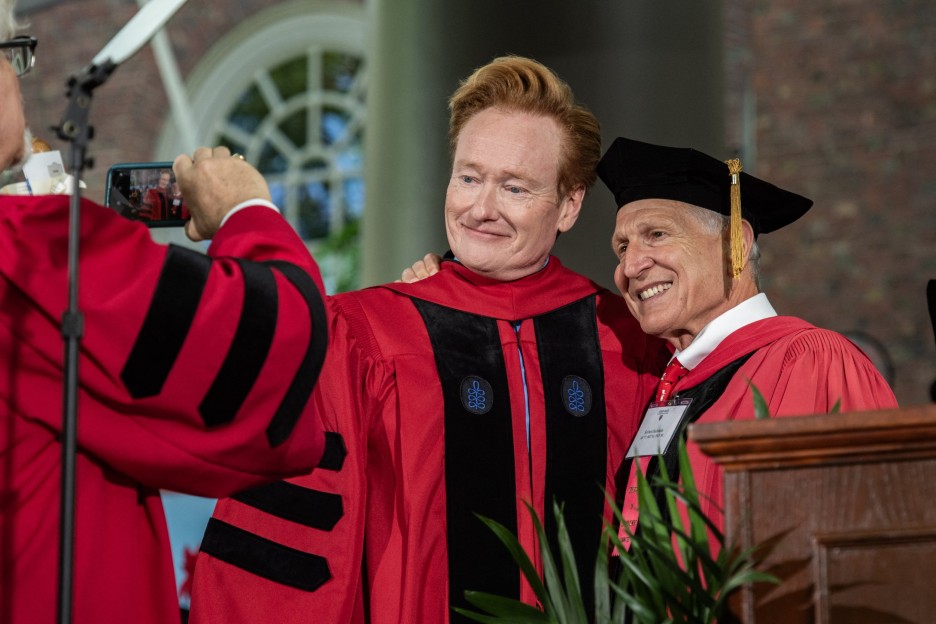 Conan O'Brien (C), commencement speaker